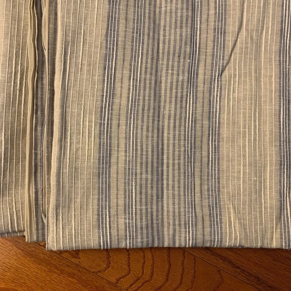 NWT 98” X 98” Queen Duvet